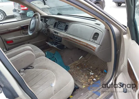 1999 Mercury Grand Marquis Gs z USA, uszkodzony, nr VIN 2MEFM74W2XX701994